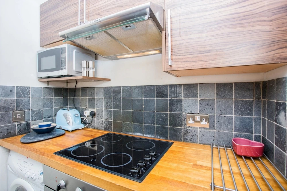 2 Bedroom Central London Apartment With Balcony
