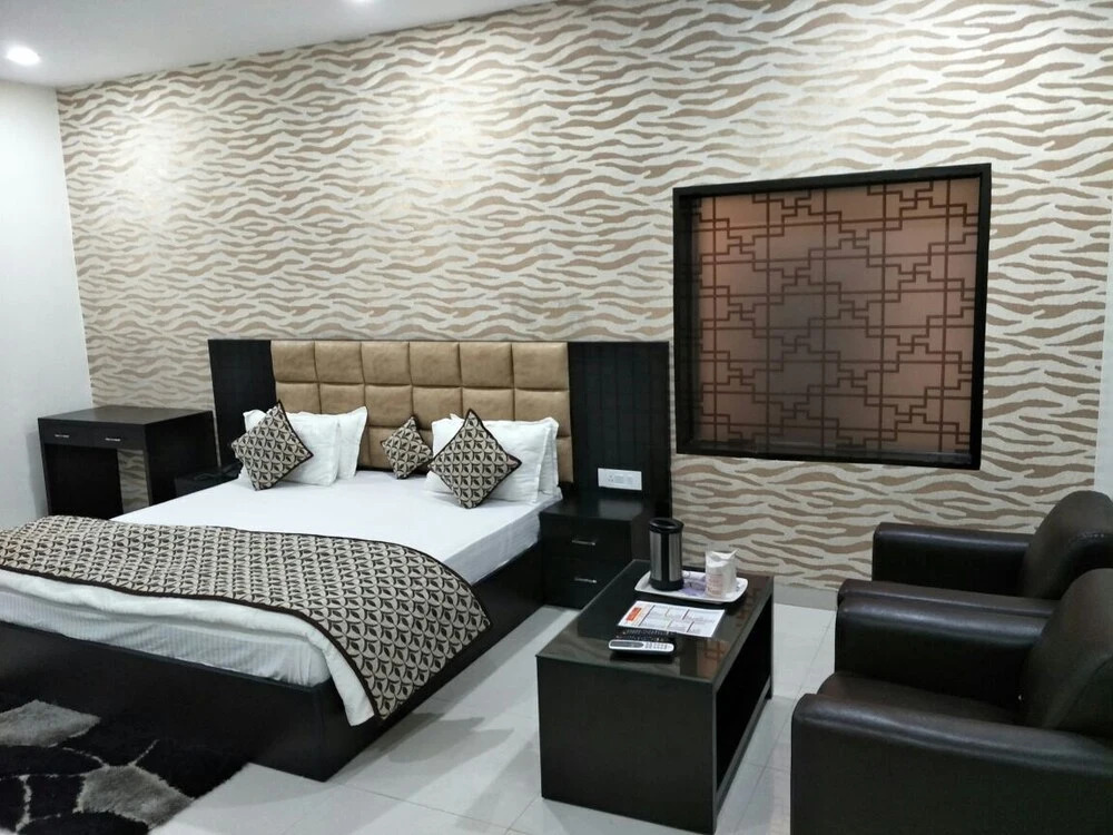 Hotel Mandakini Lush