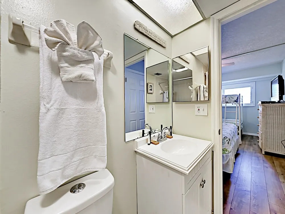 Fresh Beachy Vibe Condo Unit 204 2 Bedrooms 2 Bathrooms Condo
