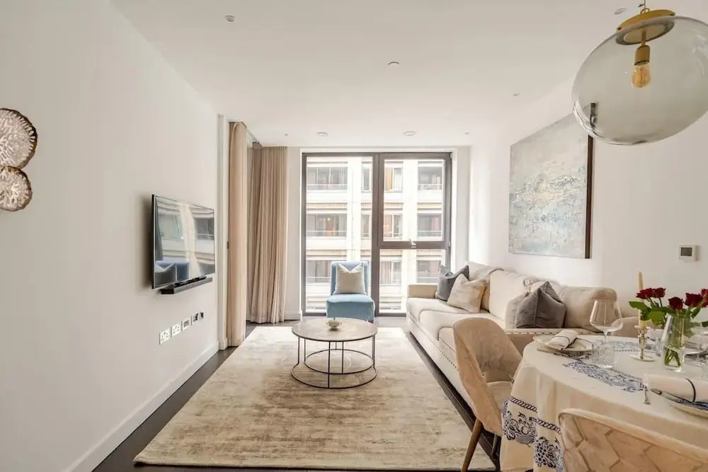 Luxury Riverfront Retreat in London