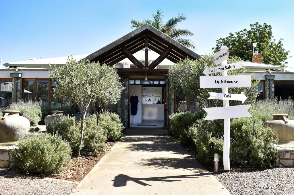 Lighthouse Guesthouse & Cafe