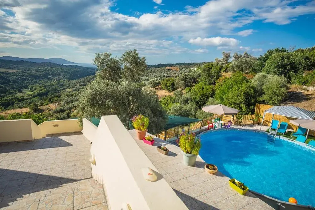 Thomas Hillside Retreat