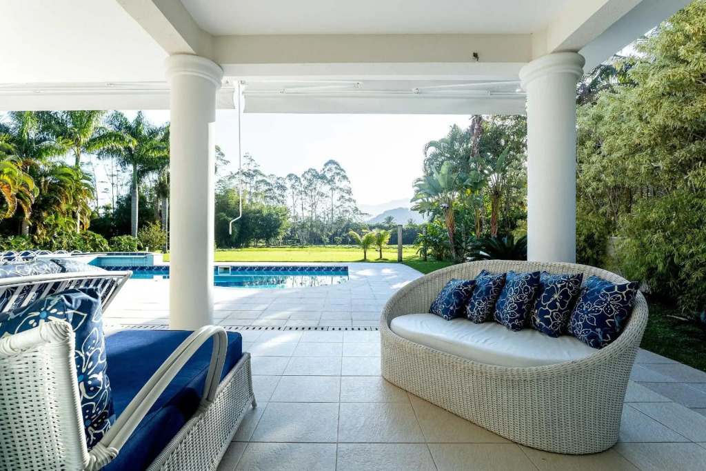 Casa alto padrão com piscina no condomínio Costa Verde da Tabatinga, próxima da praia