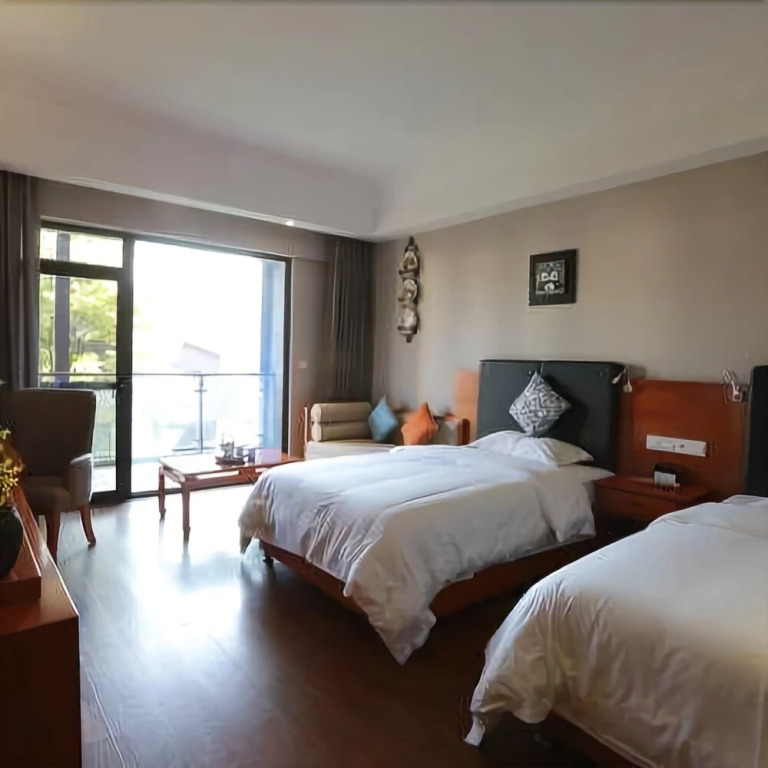 Qiliping Peninsula Hotel