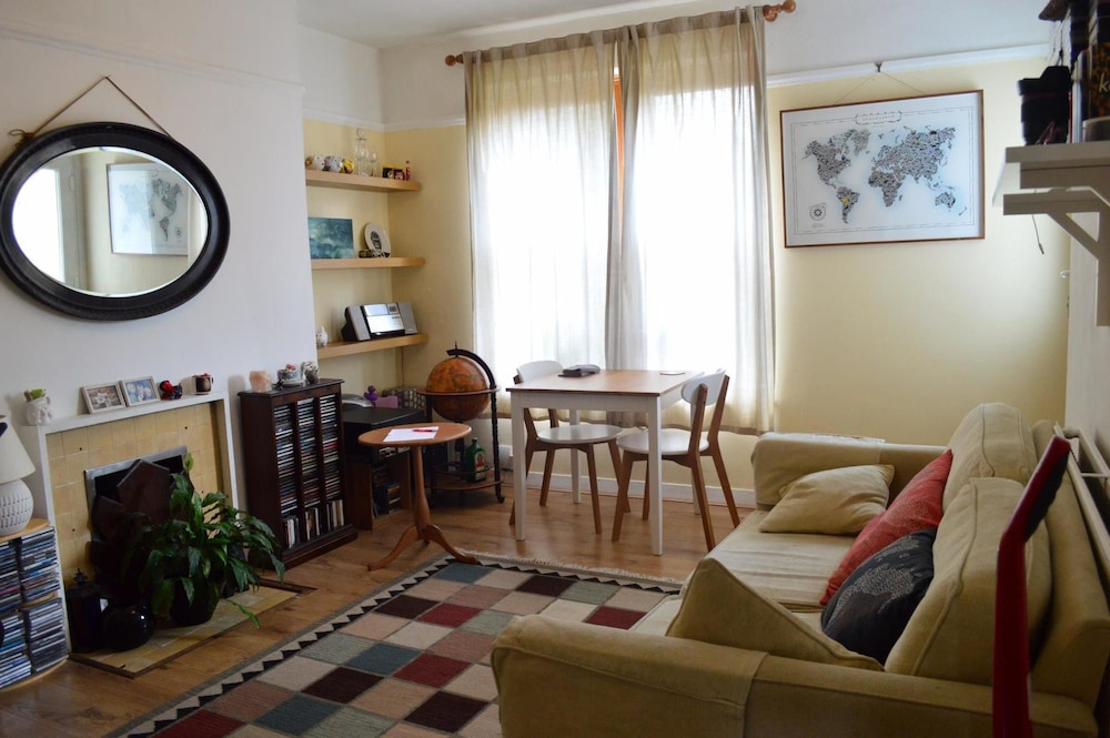 Flat in the Centre of Stoke Newington