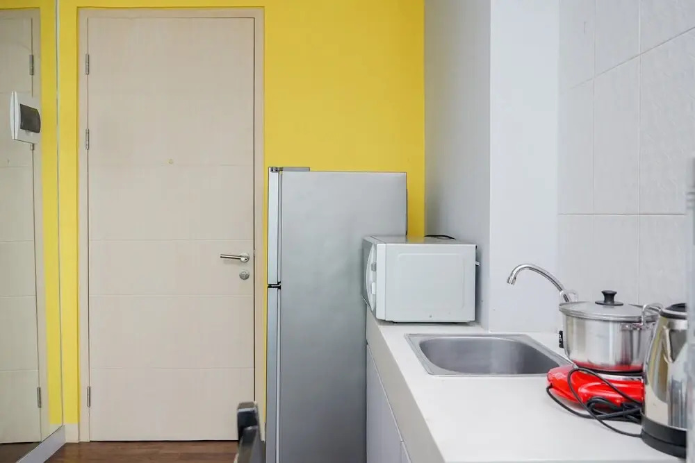 Homey Studio Room at Tree Park Apartment