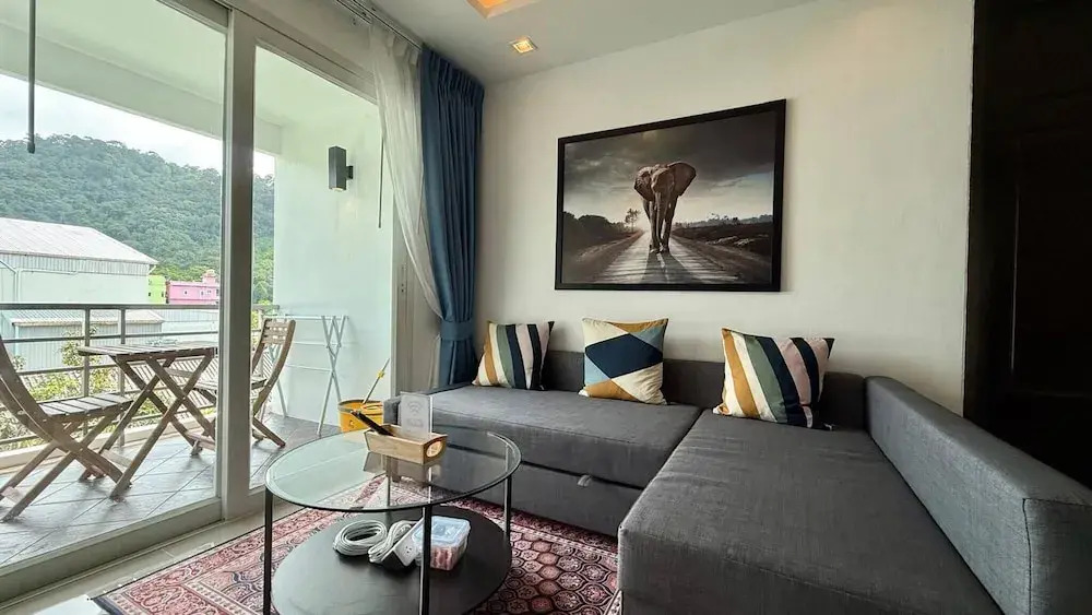 6-20 - 2 Bdr Condo With Balcony and Shared Pool