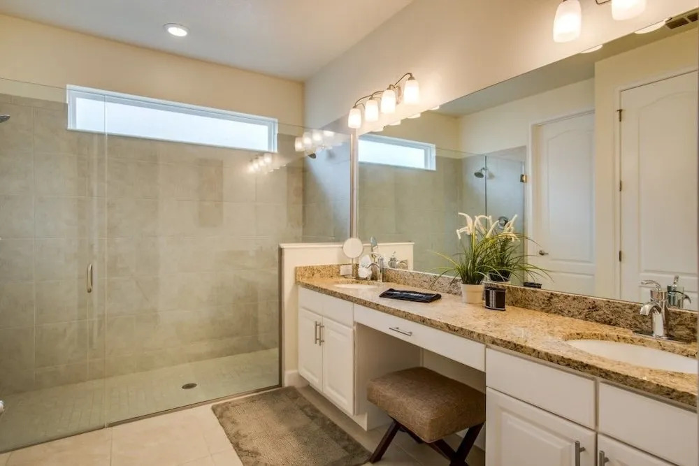 Stunning Modern Solterra 5 Bedroom/4 Bathroom Home