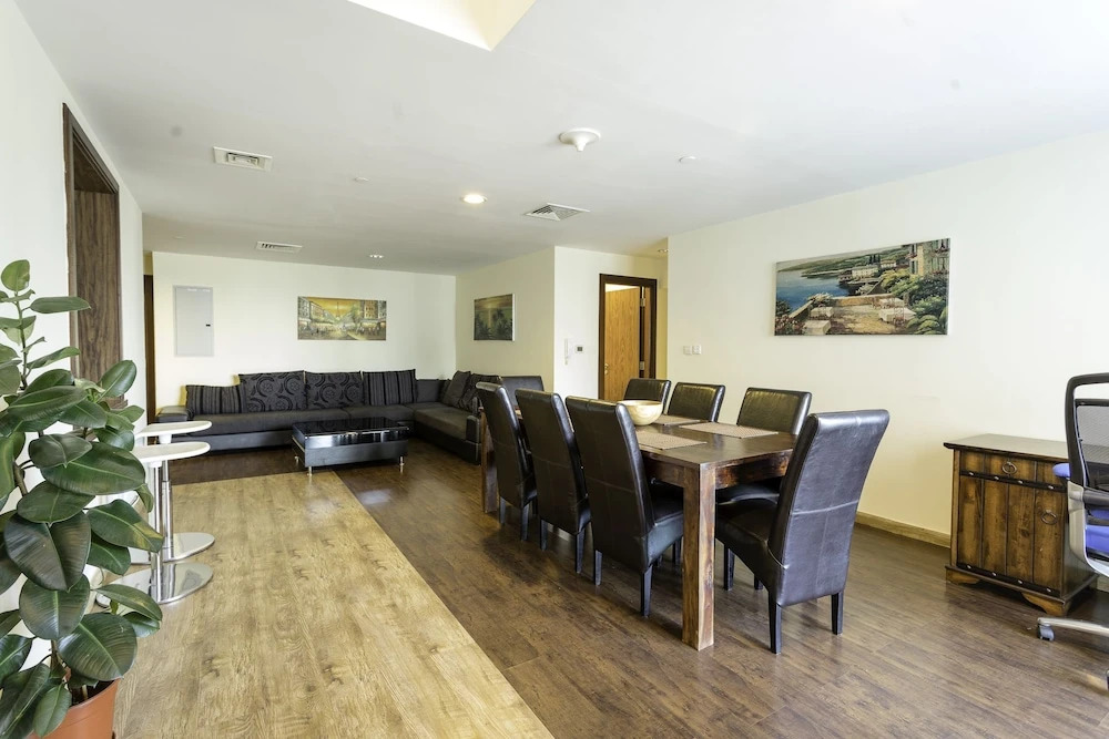One Perfect Stay - Executive Tower