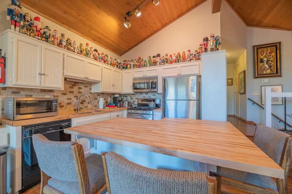 Lakefront Viking Oasis