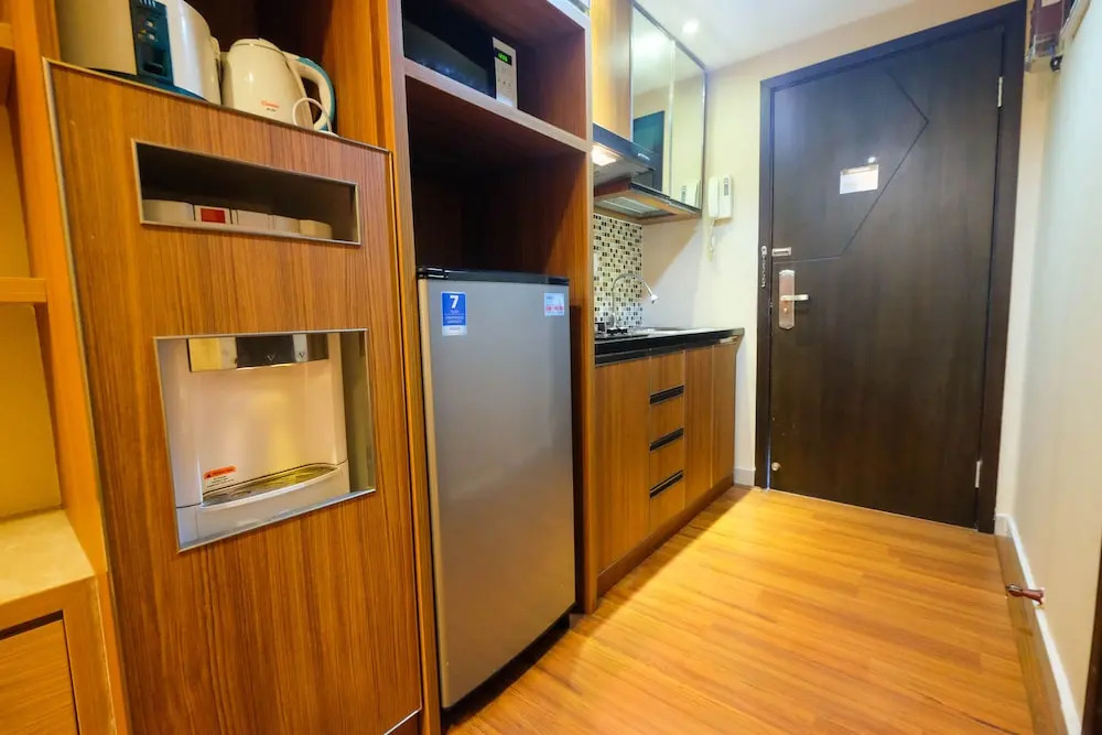 Comfy Studio Apartment at Tamansari The Hive By Travelio