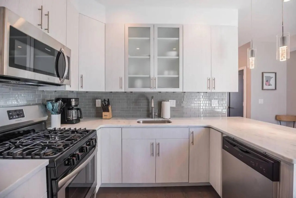 755 Capitol - B