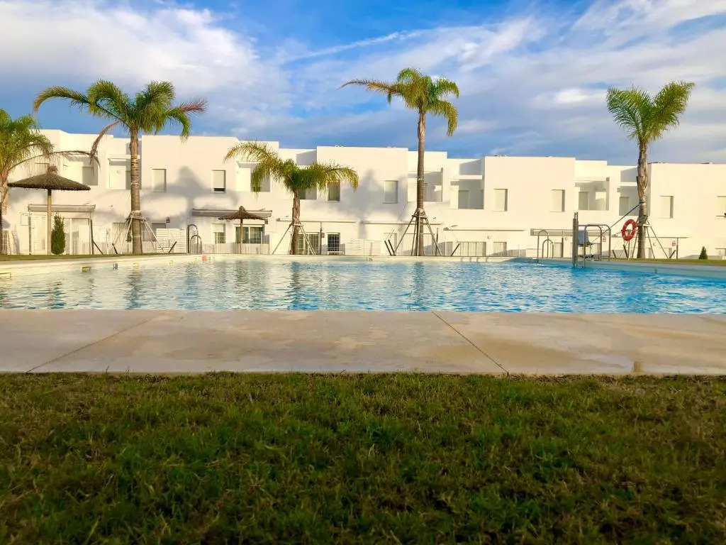 GATU Conil Sunset casa junto el mar con jardín privado, parking gratis y piscina común -Mayores de 21 años y familias