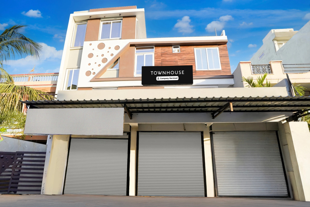 Super Townhouse Rajendra Nagar Main Road