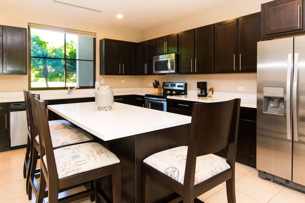 Stylish 1-bedroom That Opens on Pool -pacifico L303