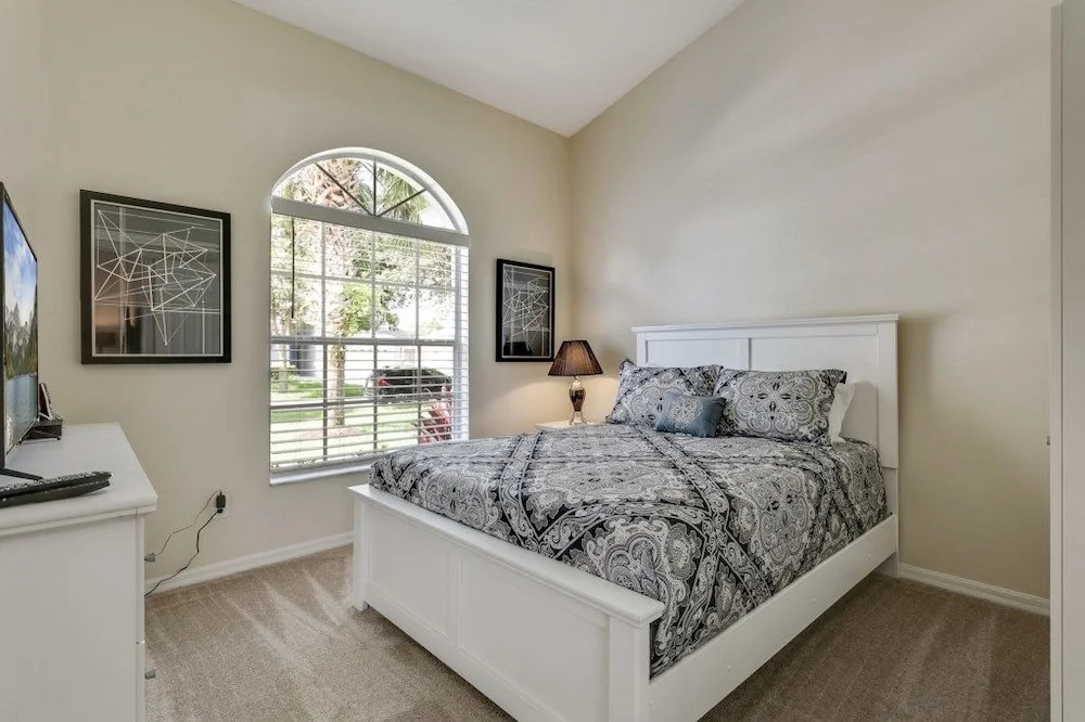 4BR Pool Home in Orange Tree by SHV