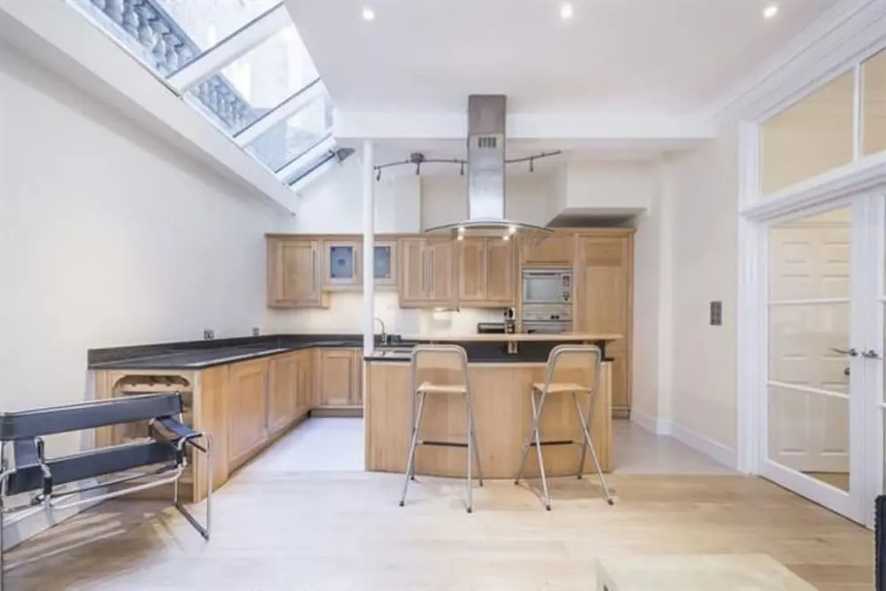 4BR mews home in the centre of exclusive South Kensington