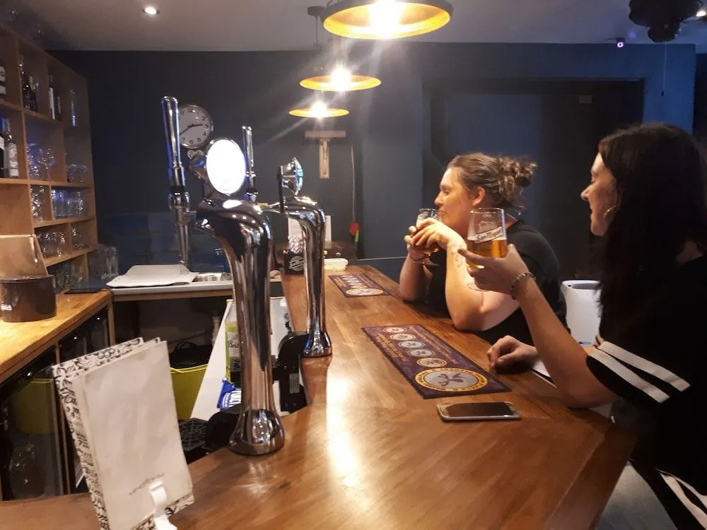 Ty Glyndwr Bunkhouse, Bar and cafe