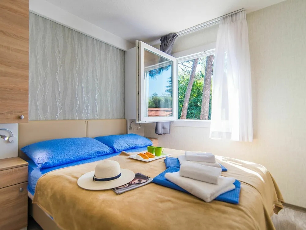 Nice Chalet With 2 Bathrooms and a Dishwasher Near Pula