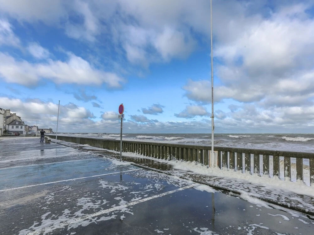 Beachfront Apartment in Grancamp-maisy With Terrace