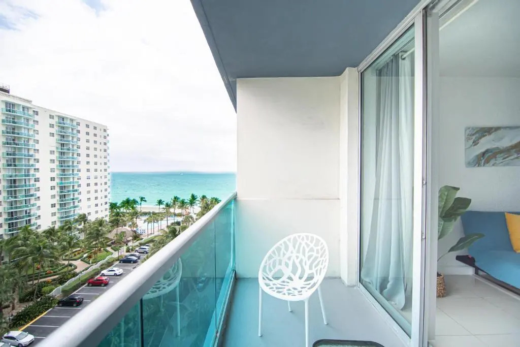 Hallandale 9E
