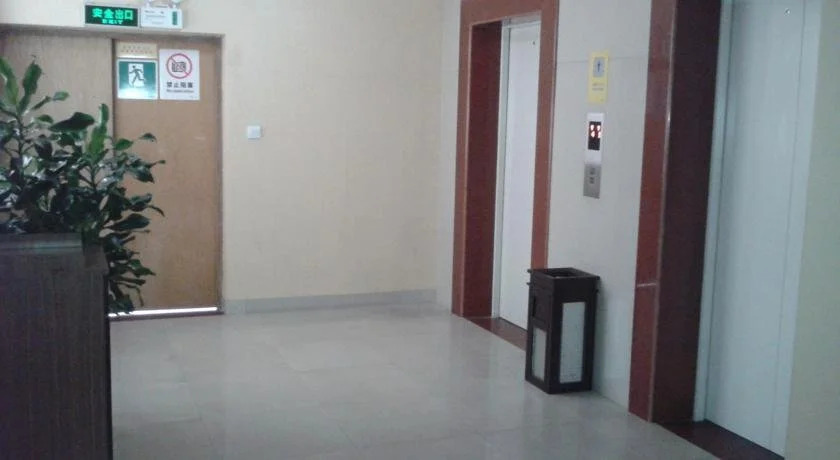 Super 8 Longyan Fa Zhan Plaza