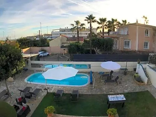 Debbies Crew House