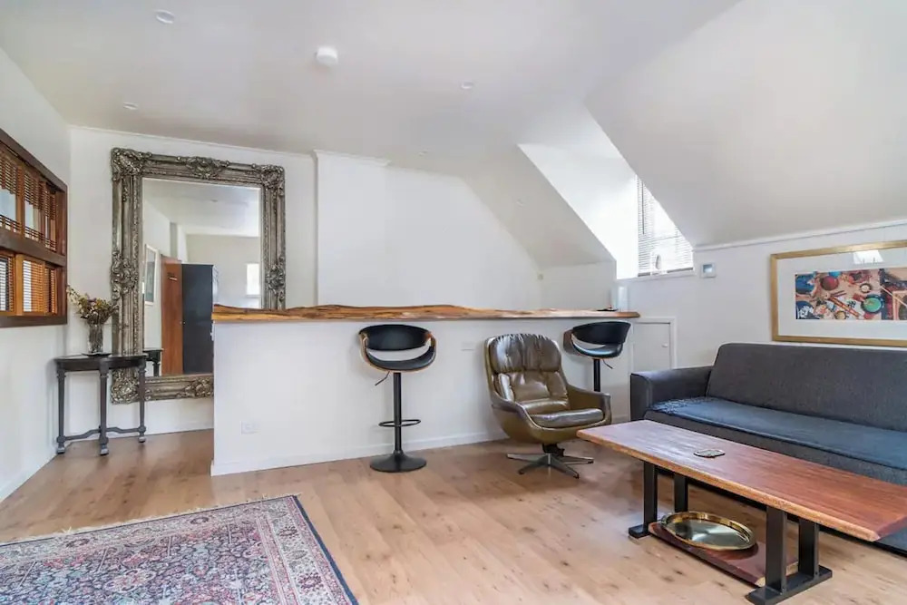 Cozy Apartment w/ Terrace Close to City Center