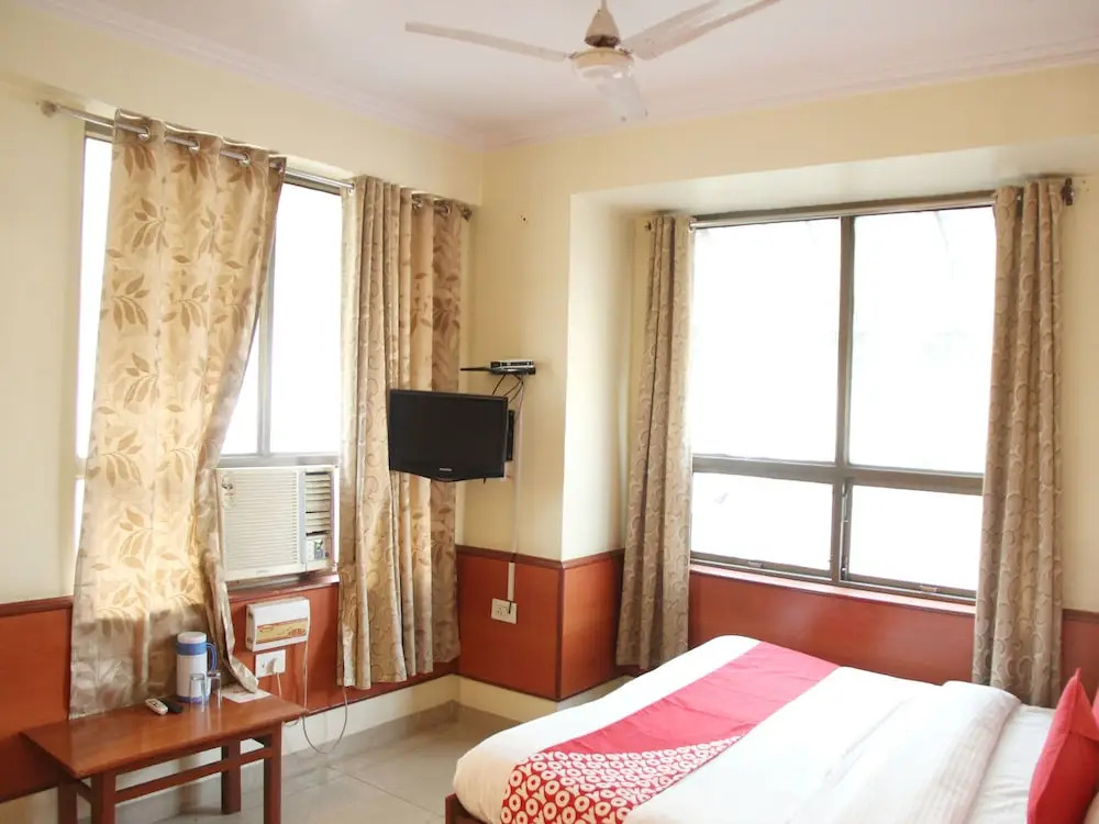 OYO 14067 Hotel Suryamani