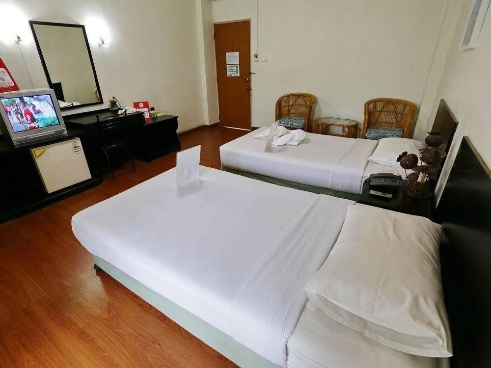 M.R Palace Hotel