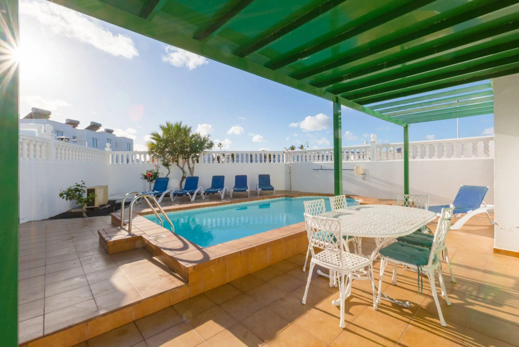 Villa Alegranza Heated Private Pool Walk to Beach A C Wifi Car Not Required - 2369