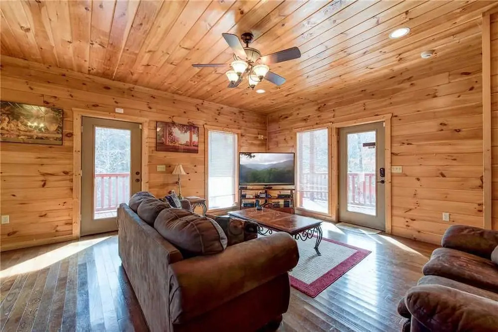 Take It Easy 3 Bedroom Home with Hot Tub
