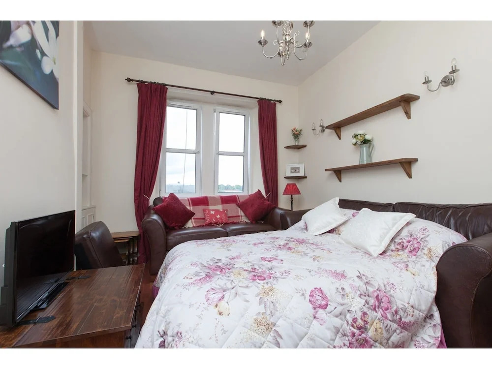 Homely Tenement for 4 Near Botanic Gardens