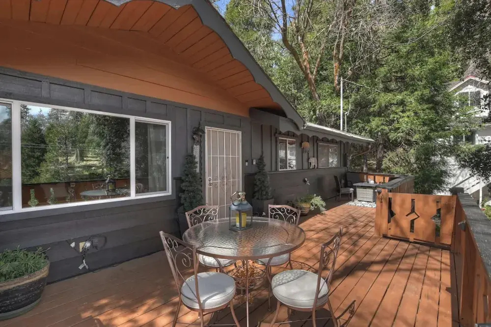 The Lazy Bear Cabin - For 6!