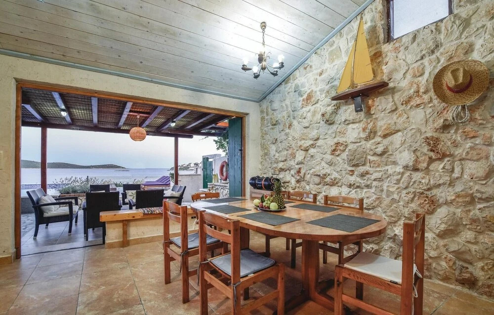 Awesome Home In Sevid