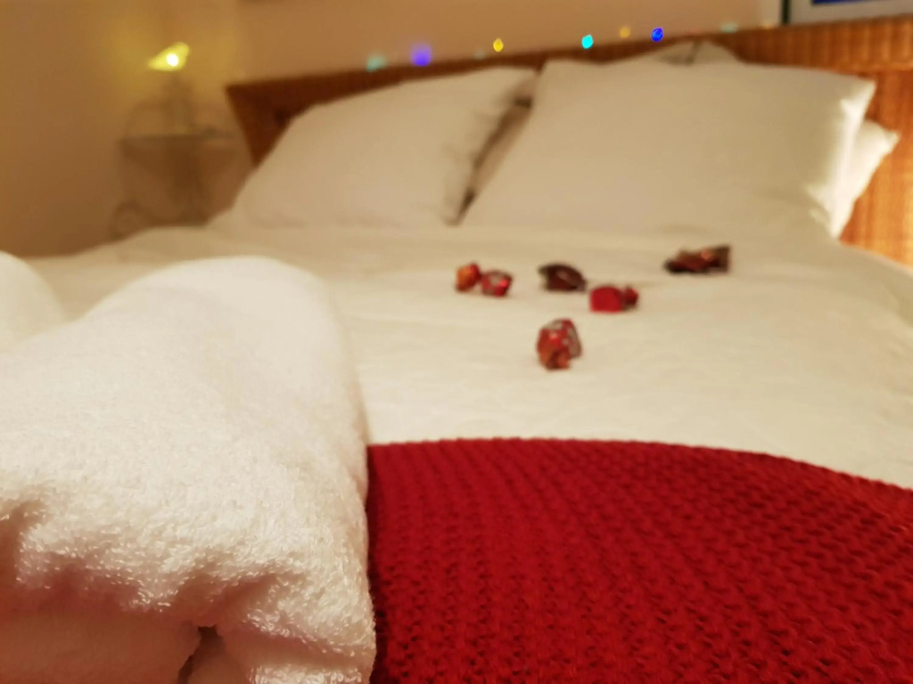THE POPPIES Suite with Charm 100m Ocean! - Free Welcoming Cava - Smart TV - Mini Bar - Coffee & Tea