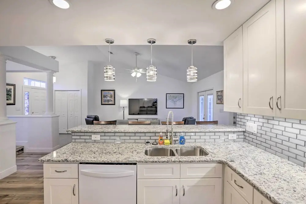 Sassy Tallahassee Home, 5 Mi to Downtown