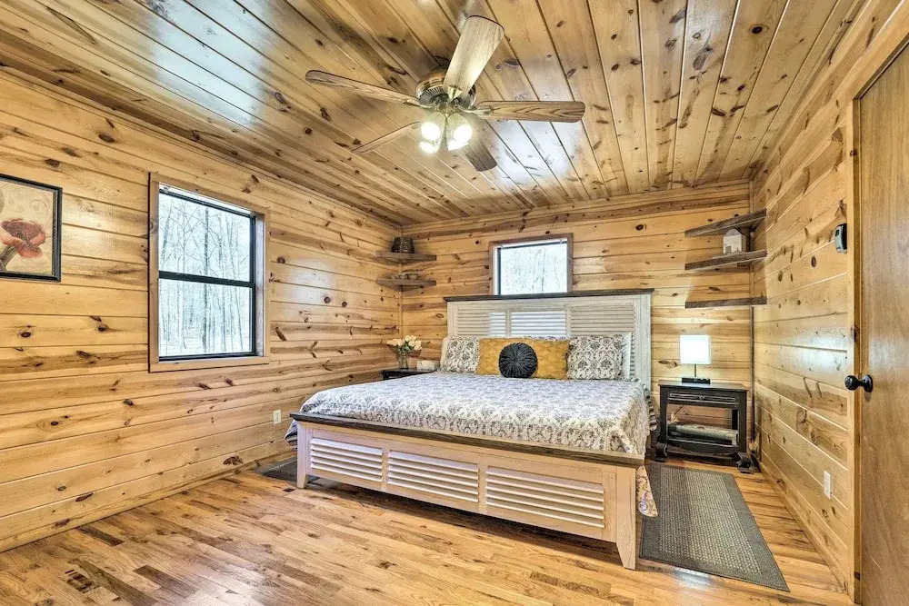 Broken Bow Getaway: Hot Tub, Grill & Fire Pit