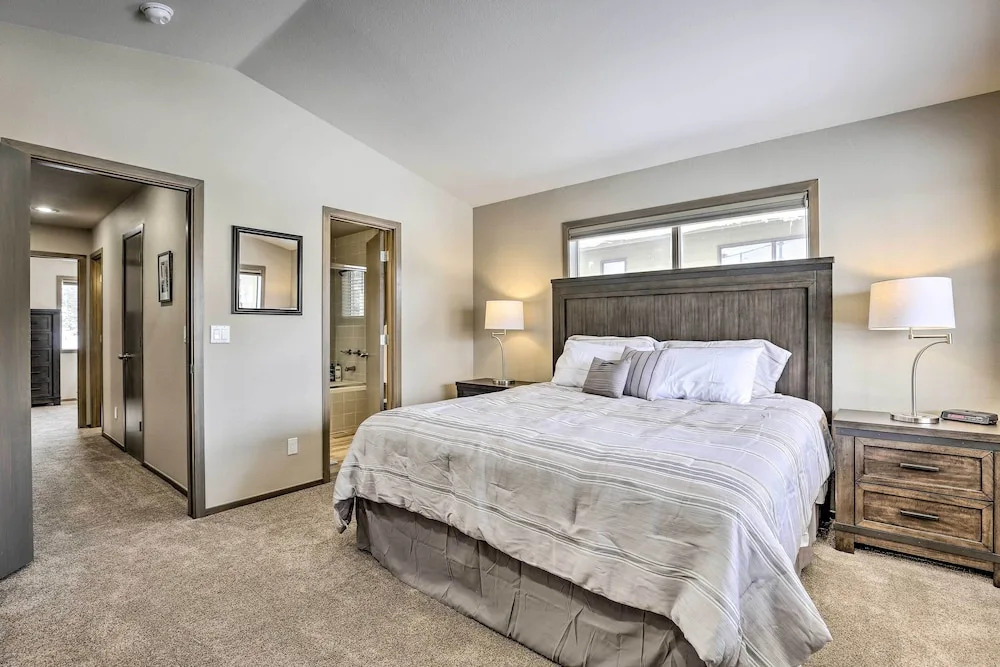 8 Mi to Copper Mtn: Sleek Frisco Townhome w/ Views