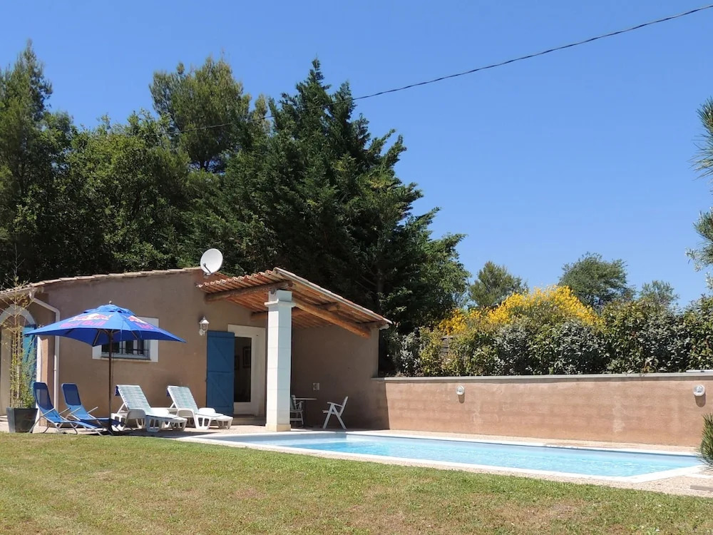 Holiday Home in Buisson With Private Pool