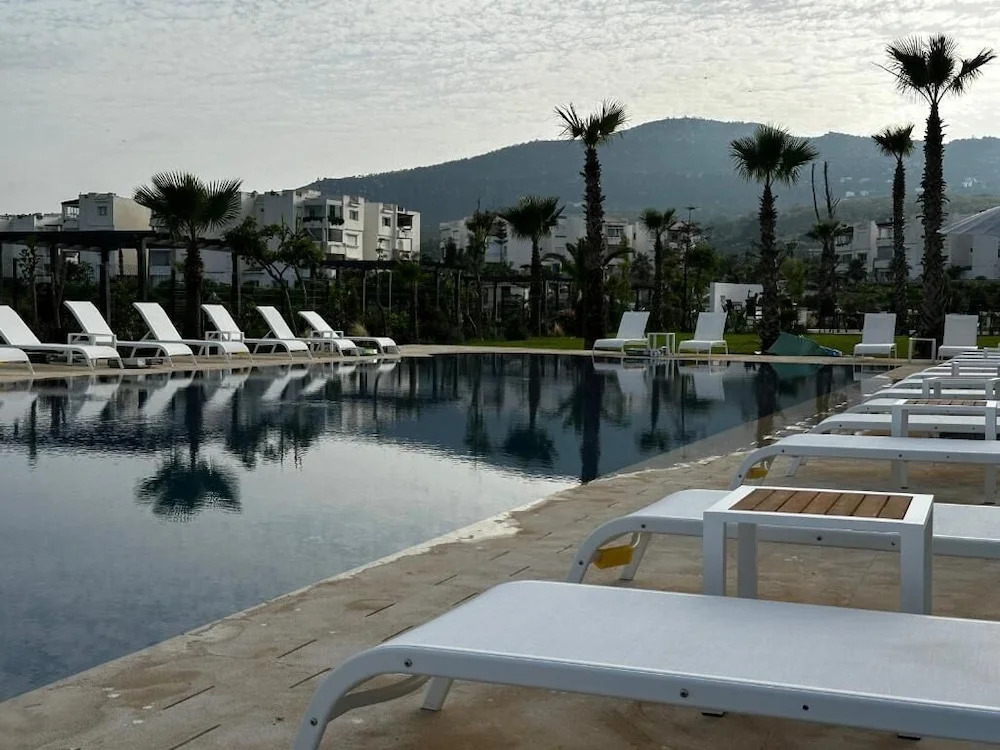 Отель Playa Del Pacha Suites
