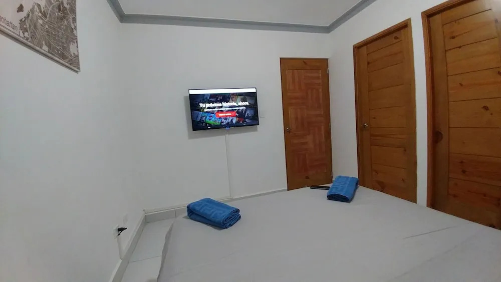Tropical Condo BBQ Pool 5min to Airport