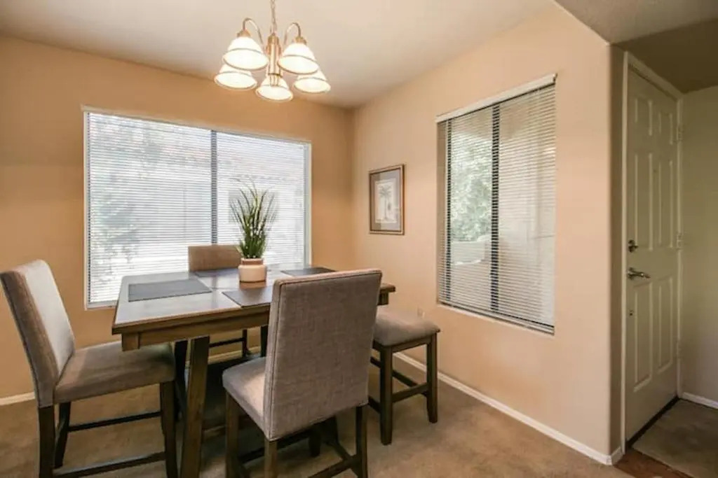 Luxury Paradise Valley Condo, Complete Remodel!