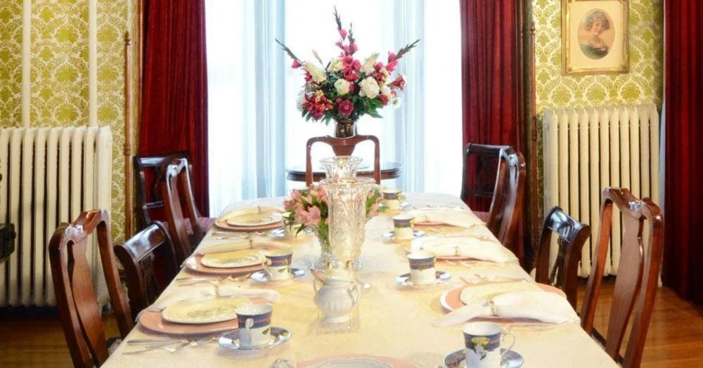 The Candlelight Inn
