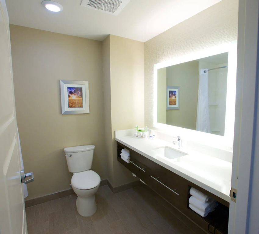 Holiday Inn Express Fargo SW - I-94 Medical Center by IHG