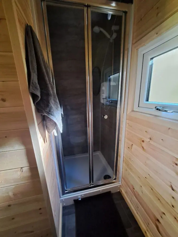 Beautiful and Cosy Garden Pod Saintives