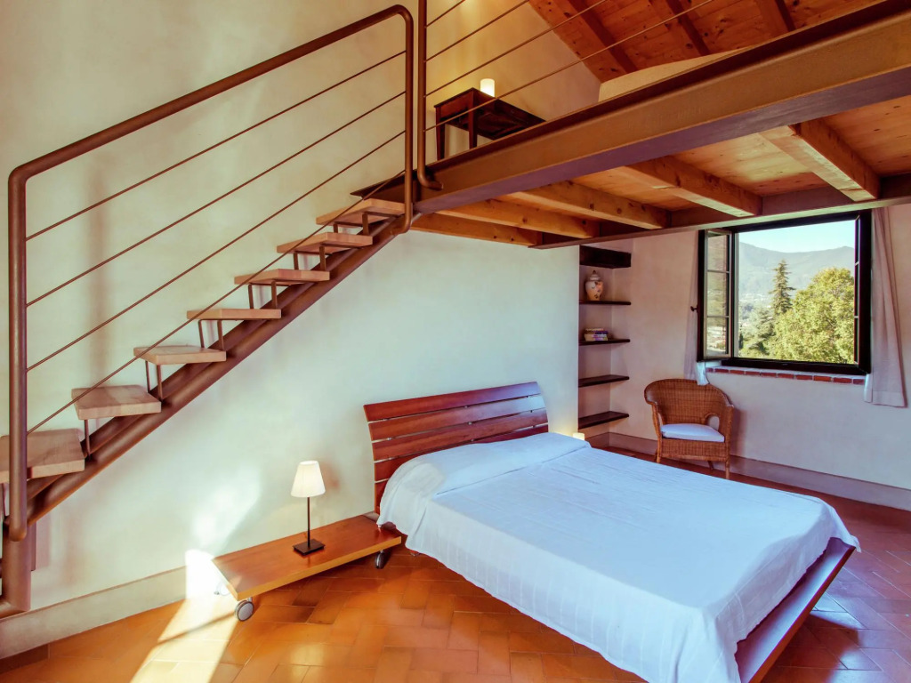 Luxurious Holiday Home in Salò with Swimming Pool