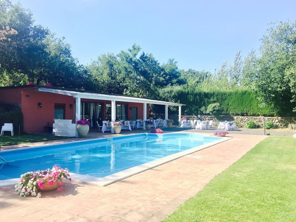 Etna Apartment with swimming pool, garden aBBQ: close to Taormina, Etna and Sea!