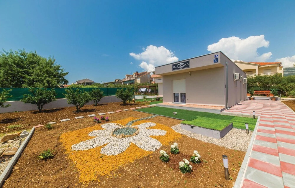 Nice Home in Kastel Stafilic With Wifi and 3 Bedrooms