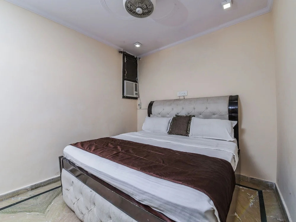 OYO 15763 Hotel Grand inn